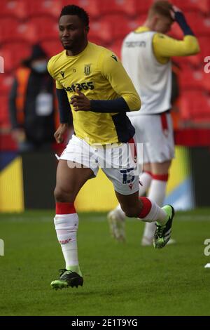 Stoke on Trent, Großbritannien. Januar 2021. Stoke City Mittelfeldspieler Mikel John Obi (13) beim FA Cup Spiel zwischen Stoke City und Leicester City am 9. Januar 2021 im bet365 Stadium, Stoke-on-Trent, England. Foto von Jurek Biegus. Nur redaktionelle Verwendung, Lizenz für kommerzielle Nutzung erforderlich. Keine Verwendung bei Wetten, Spielen oder Veröffentlichungen einzelner Vereine/Vereine/Spieler. Kredit: UK Sports Pics Ltd/Alamy Live Nachrichten Stockfoto