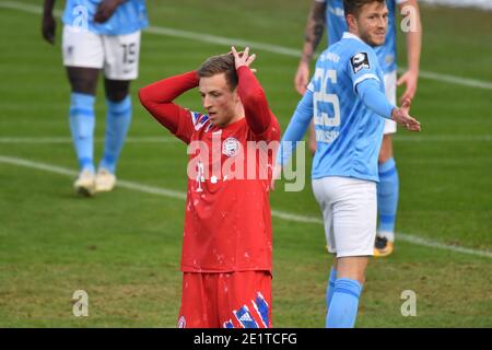 München GRUENWALDER STADION. Januar 2021. Timo Kern (FCB), Enttaeuschung, frustriert, enttäuscht, frustriert, niedergeschlagen, Fußball 3. Liga, Liga3, FC Bayern München Amateure-TSV München 1860 0-2, am 9. Januar 2021 in München GRUENWALDER STADION. DIE DFL-VORSCHRIFTEN VERBIETEN DIE VERWENDUNG VON FOTOS ALS BILDSEQUENZEN UND/ODER QUASI-VIDEO. Quelle: dpa/Alamy Live News Stockfoto