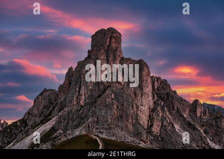 Sonnenuntergang am Giau Pass in den Dolomiten. Südtirol. Stockfoto