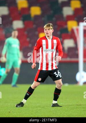 Brentford, Großbritannien. Januar 2021. Fin Stevens of Brentford während des FA Cup Spiels gegen Middesbrough im Brentford Community Stadium, Brentford Bild von Mark Chapman/Focus Images/Sipa USA ? 09/01/2021 Credit: SIPA USA/Alamy Live News Stockfoto