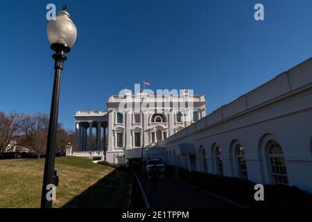 Washington, Usa. Januar 2021. Blick auf das Weiße Haus am 9. Januar 2021 in Washington DC. Gestern twitterte Trump: "An alle, die gefragt haben, werde ich nicht zur Einweihung am 20. Januar gehen. Auch sein Twitter-Account ist nun dauerhaft gesperrt. Foto von Ken Cedeno/UPI Kredit: UPI/Alamy Live Nachrichten Stockfoto