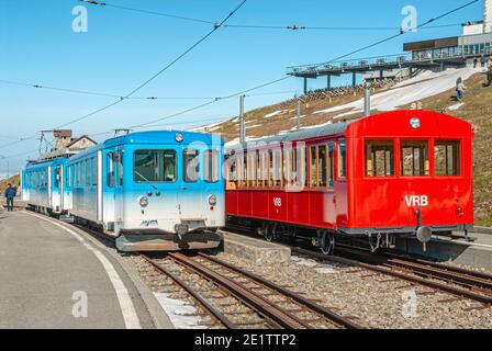 Rigi-Zug am Bahnhof Rigi Kulm, Kanton Schwyz, Schweiz Stockfoto