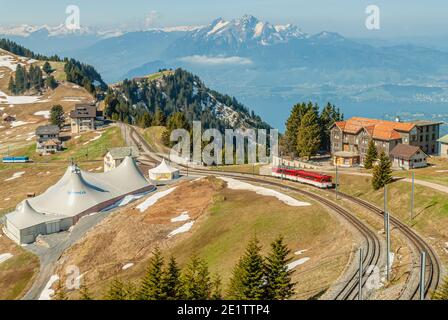 Rigi-Zug am Bahnhof Rigi Kulm, Kanton Schwyz, Schweiz Stockfoto