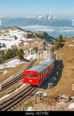 Rigi-Zug am Bahnhof Rigi Kulm, Kanton Schwyz, Schweiz Stockfoto