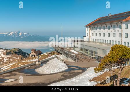 Rigi Kulm Hotel mit Pilatus im Hintergrund, Schwyz, Schweiz Stockfoto