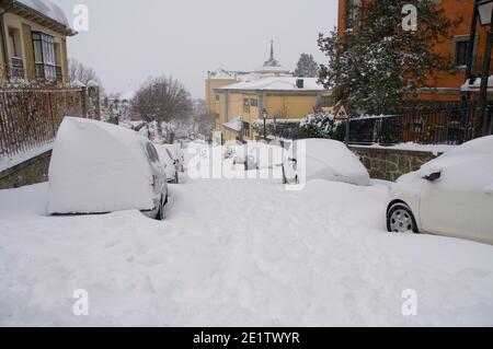 Schneetag in San Lorenzo de El Escorial, Madrid. Stockfoto