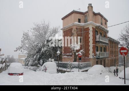 Schneetag in San Lorenzo de El Escorial, Madrid. Stockfoto