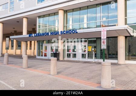 Der Eingang zur Mount Lebanon High School, Mount Lebanon, Pennsylvania, USA Stockfoto