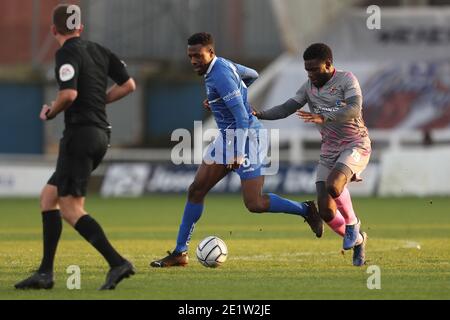 HARTLEPOOL, ENGLAND. JAM 9. Timi Odusina von Hartlepool United im Einsatz mit Moses Emmanuel von Wealdstone während des Vanarama National League-Spiels zwischen Hartlepool United und Wealdstone im Victoria Park, Hartlepool am Samstag, 9. Januar 2021. (Kredit: Mark Fletcher, Mi News) Kredit: MI Nachrichten & Sport /Alamy Live Nachrichten Stockfoto