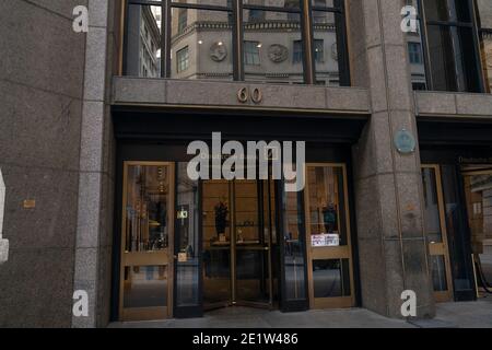 New York, Usa. Januar 2021. Ansicht des Hauptquartiers der Deutschen Bank New York an der Wall Street in New York am 9. Januar 2021. Die Deutsche Bank hat sich bereit erklärt, mehr als 130 Millionen US-Dollar zu zahlen, um die Ermittlungen der Bundesregierung zu Verstößen gegen das Foreign Corrupt Practices Act und eine separate Untersuchung eines Warenbetrugsschemas zu klären. Die Deutsche Bank wird wegen ihres Umgangs mit der Trump-Organisation noch immer vom Staat New York untersucht. (Foto von Lev Radin/Sipa USA) Quelle: SIPA USA/Alamy Live News Stockfoto