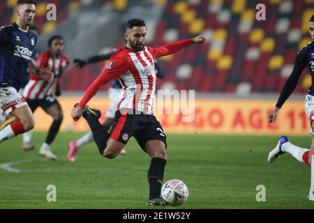 LONDON, ENGLAND. 9. JANUAR Fin Stevens von Brentford kontrolliert den Ball während des FA Cup Spiels zwischen Brentford und Middlesbrough im Brentford Community Stadium, Brentford am Samstag, 9. Januar 2021. (Quelle: Federico Maranesi, Mi News) Stockfoto