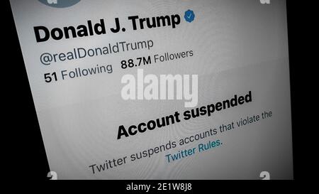 London, Großbritannien. Januar 2021. Donald Trump Twitter Ban. Am 8. Januar 2021 um 23:21 Uhr kündigte Twitter an, Donald Trump aufgrund der Androhung weiterer Gewaltstachelung dauerhaft ausgesetzt zu haben. Die Aussetzung führte dazu, dass Trump über 88 Millionen Anhänger verlor. Twitter's Entscheidung kam, nachdem sein Konto für 12-Stunden-Intervalle zweimal gesperrt worden war und nachdem er drei seiner Tweets entfernt hatte, um ihre Rolle bei der Anstiftung zu Gewalt während des Sturms des US-Kapitols zu übernehmen. Kredit: Guy Corbishley/Alamy Live Nachrichten Stockfoto