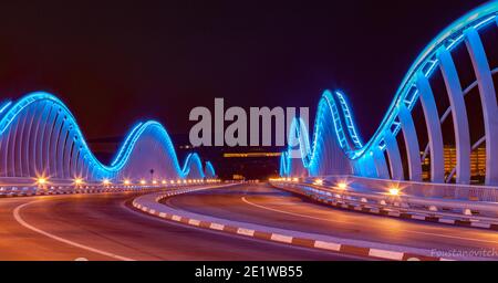 Vereinigte Arabische Emirate, Dubai, Blick auf die Meydan-Brücke bei Nacht, 23. september 2016 Stockfoto