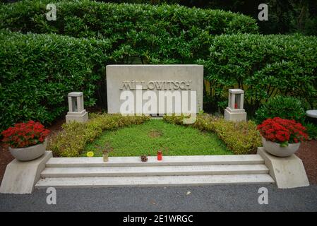 Familiengrab Millowitsch, Melaten-Friedhof, Aachener Straße, Lindenthal, Köln, Nordrhein-Westfalen, Deutschland Stockfoto