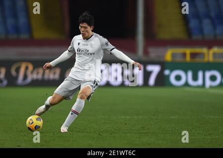 Genua, Italien. Januar 2021. Genova, Italien, Luigi Ferraris Stadion, 09. Januar 2021, Takehiro Tomiyasu (Bologna) während Genua CFC vs Bologna FC - Italienisch Fußball Serie A Spiel Kredit: Danilo Vigo/LPS/ZUMA Wire/Alamy Live News Stockfoto