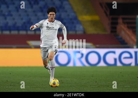 Genua, Italien. Januar 2021. Genova, Italien, Luigi Ferraris Stadion, 09. Januar 2021, Takehiro Tomiyasu (Bologna) während Genua CFC vs Bologna FC - Italienisch Fußball Serie A Spiel Kredit: Danilo Vigo/LPS/ZUMA Wire/Alamy Live News Stockfoto