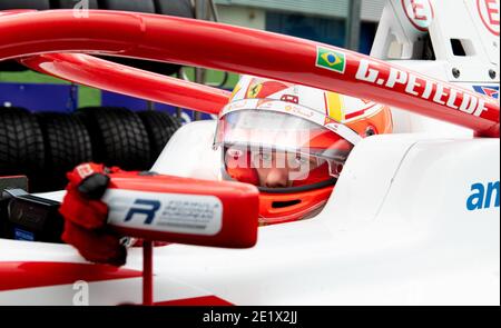 Vallelunga, Italien 5. dezember 2020, Aci Rennwochenende. Seitenansicht Nahaufnahme Porträt von Formel-Auto-Rennfahrer im Cockpit mit Helm Stockfoto