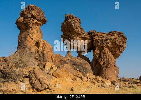 Erodierte, zerklüftete Felsformationen, Ennedi-Plateau, Tschad Stockfoto