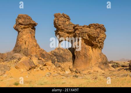 Erodierte, zerklüftete Felsformationen, Ennedi-Plateau, Tschad Stockfoto