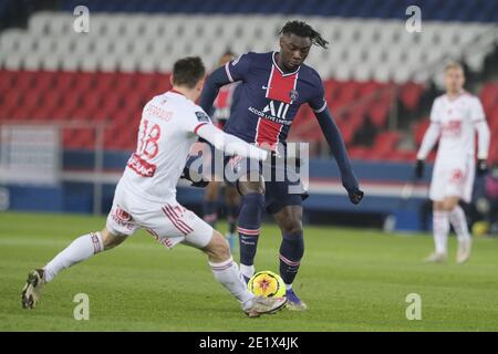Paris, Frankreich. Januar 2021. Paris SG Forward MOISE KEAN in Aktion während der französischen Meisterschaft Fußball, Ligue 1 Uber isst, zwischen Paris Saint Germain und Brest im Parc des Princes Stadium - Paris Frankreich.aufgrund der COVID 19 Pandemie, Die französische Regierung hat beschlossen, dass alle Sportveranstaltungen ohne Zuschauer gespielt werden und hat eine Ausgangssperre um 20 Uhr auferlegt Paris SG gewann 3-0 Credit: Pierre Stevenin/ZUMA Wire/Alamy Live News Stockfoto