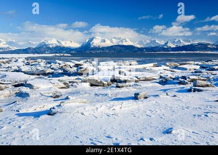 Kachemak Bay und Kenai Mountains, Homer Spit, Homer, Halbinsel Kenai, Alaska, USA Stockfoto