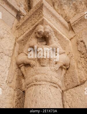 Hauptstadt des alten Krankenhauses von Sant Julia, Besalu. Garrotxa, Girona, Katalonien, Spanien Stockfoto