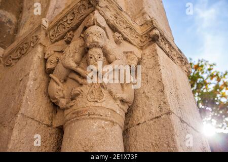 Hauptstadt des alten Krankenhauses von Sant Julia, Besalu. Garrotxa, Girona, Katalonien, Spanien Stockfoto