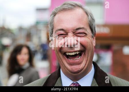 18/04/16. Sheffield, Großbritannien. UKIP-Führer Nigel Farage besucht Sheffield, um Steve Winstone’s Kampagne in der Brightside & Hillsborough von Sheffield zu unterstützen. Stockfoto