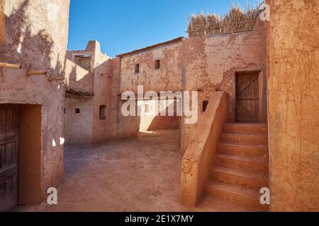 OUARZAZATE, MAROKKO - 7. FEBRUAR 2017: Ägyptische Bühne in Atlas Film Studios, wo Filme wie Gladiator und Mama gedreht wurden. Stockfoto