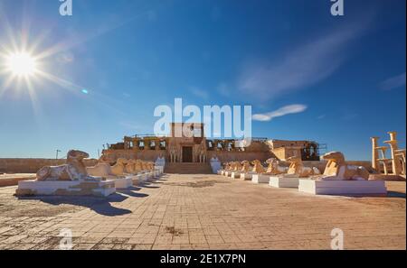 OUARZAZATE, MAROKKO - 7. FEBRUAR 2017: Ouarzazate Atlas Film Studios in Marokko. Die marokkanischen Atlas Studios sind eines der größten Filmstudios im wo Stockfoto