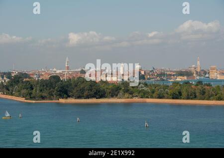 Panoramablick auf die Insel La Certosa am Eingang Nach Venedig Italien Stockfoto