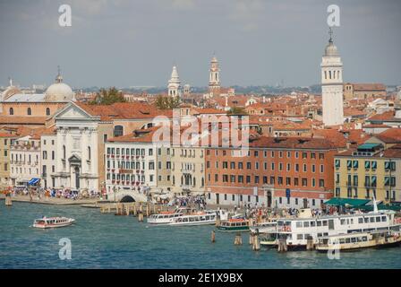 Panorama-Ansicht der Brücke und der Kirche der Pieta - Heilige Maria der Heimsuchung Venedig Italien. Stockfoto