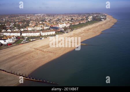 Wunderschöner East Beach in Selsey in Südengland, wo sich die RNLI Lifeboat Station befindet. Stockfoto