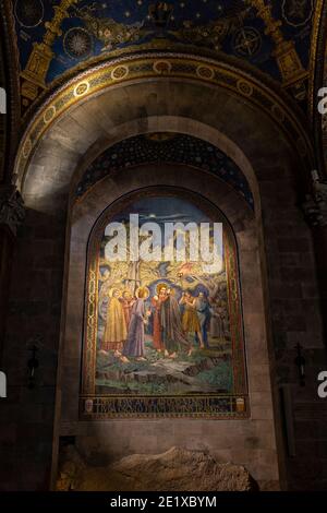 Jerusalem, Israel - 17. Dezember 2020: Ein buntes Mosaik in der Kirche aller Völker, in Gethsemane, Jerusalem, Israel Stockfoto