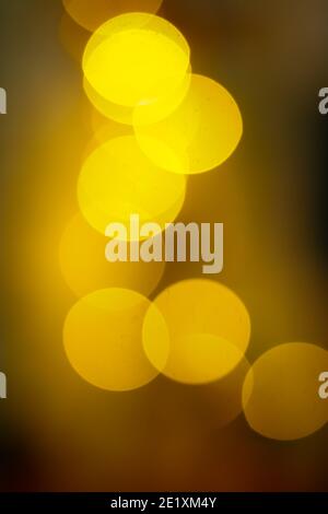 Blur Golden Bokeh Light Art Abstrakter Hintergrund. Bokeh Night Stock-Bilder. Stockfoto