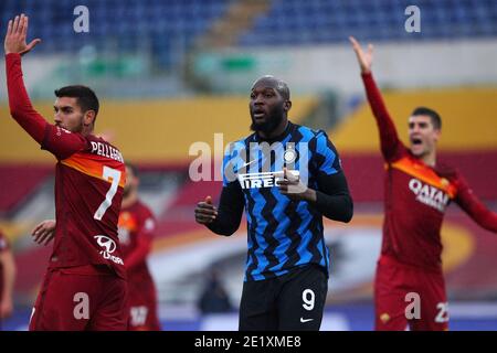 Rom, Italien. Januar 2021. Romelu Lukaku von Internazionale (C) reagiert während der italienischen Meisterschaft Serie A Fußballspiel zwischen AS Roma und FC Internazionale am 10. Januar 2021 im Stadio Olimpico in Rom, Italien - Foto Federico Proietti/DPPI/LM Kredit: Paola Benini/Alamy Live News Stockfoto