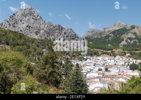 Andalusien in Spanien: Der hübsche Pueblo Blanco von Grazalema Stockfoto