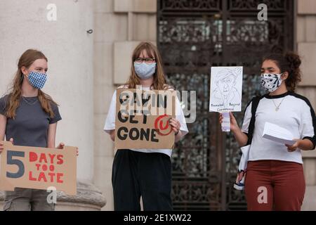 Leeds, Großbritannien - 18 2020. August: Studenten in Leeds rufen dazu auf, dass der Bildungsminister Gavin Williamson sich absetzt. Stockfoto