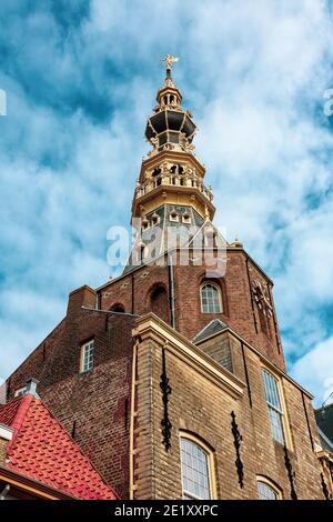 Der Turm des Rathauses in Zierikzee, Niederlande. Stockfoto