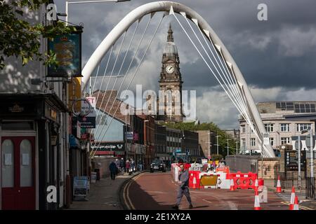 Bolton, Großbritannien - September 24 2020: Die Straßen im Stadtzentrum von Bolton wurden erweitert, um die soziale Distanzierung zu unterstützen. Stockfoto