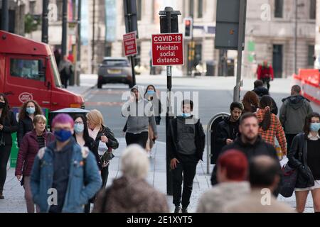 Liverpool, Großbritannien - September 29 2020: Menschen im Stadtzentrum von Liverpool am Dienstag, wo die Infektionsrate derzeit über 260 pro 100,000 liegt. Stockfoto