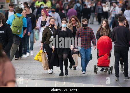 Liverpool, Großbritannien - September 29 2020: Shopper in Liverpool am Dienstag, wo die Infektionsrate liegt derzeit über 260 pro 100,000. Stockfoto