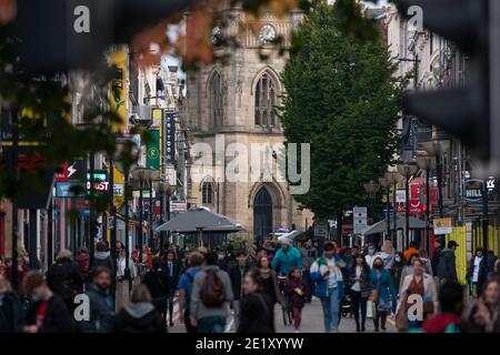 Liverpool, Großbritannien - September 29 2020: Menschen im Stadtzentrum von Liverpool am Dienstag, wo die Infektionsrate derzeit über 260 pro 100,000 liegt. Stockfoto