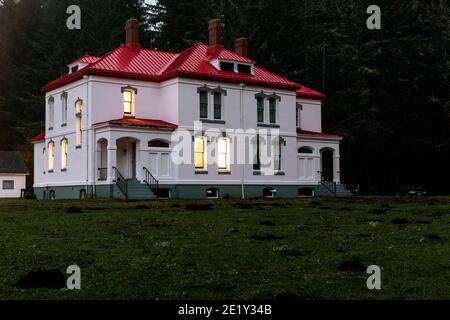 WA20043-00..... WASHIHGTON - Leuchtturm Keepers House am North Head Leuchtturm im Cape Disappointment State Park. Stockfoto