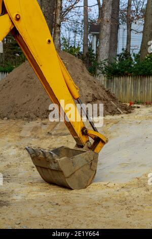 Im Bau mit Baggerschaufel in während Erdarbeiten Stockfoto