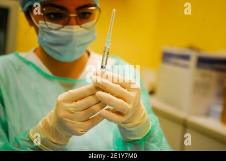 Turin, Italien. Januar 2021. Turin - der Impfstoff gegen Covid 19 wird den 118 Freiwilligen des Turin Ophthalmic Hospital verabreicht 10. Januar 2020 nur redaktionelle Verwendung Kredit: Unabhängige Fotoagentur/Alamy Live News Stockfoto