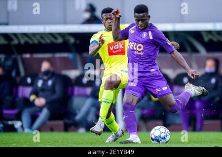 ANTWERPEN, BELGIEN - JANUAR 10: Nurio Fortuna von KAA Gent, Ismaila Coulibaly von Beerschot v.a. während des Pro League Spiels zwischen Beerschot VA und K Stockfoto