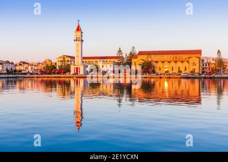 Zakynthos, Griechenland. Morgenansicht der Stadt Zakynthos mit der Kirche St. Dionysios. Stockfoto