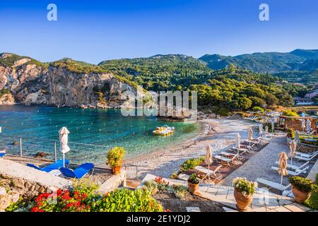 Korfu, Griechenland. Agios Petros Strand im Dorf Paleokastritsa. Stockfoto