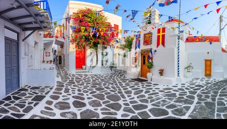 Mykonos, Griechenland. Panorama der engen Gassen von Mykonos Stadt. Stockfoto